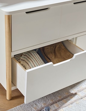 Cómoda Avery de madera pino