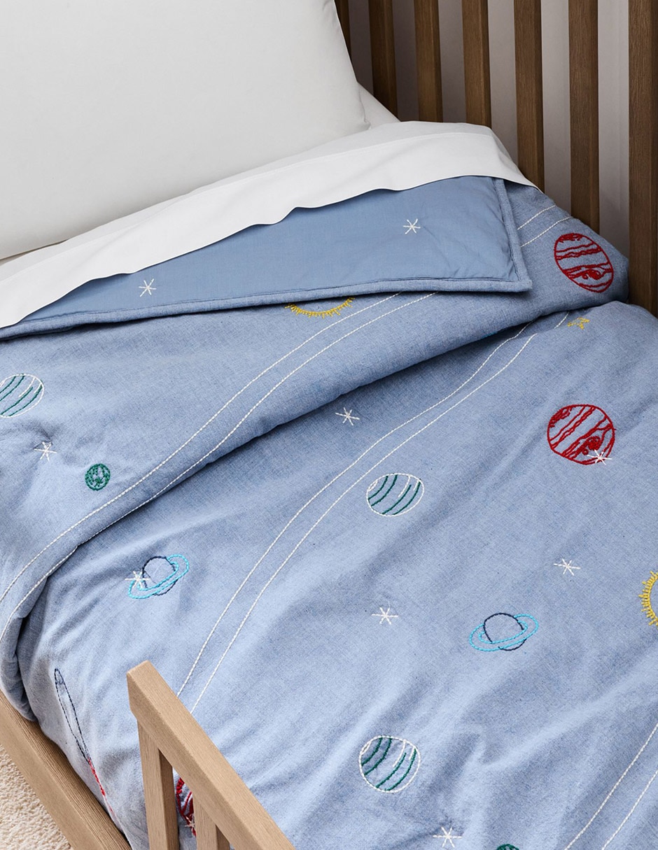 Colcha Embroidered Space 2