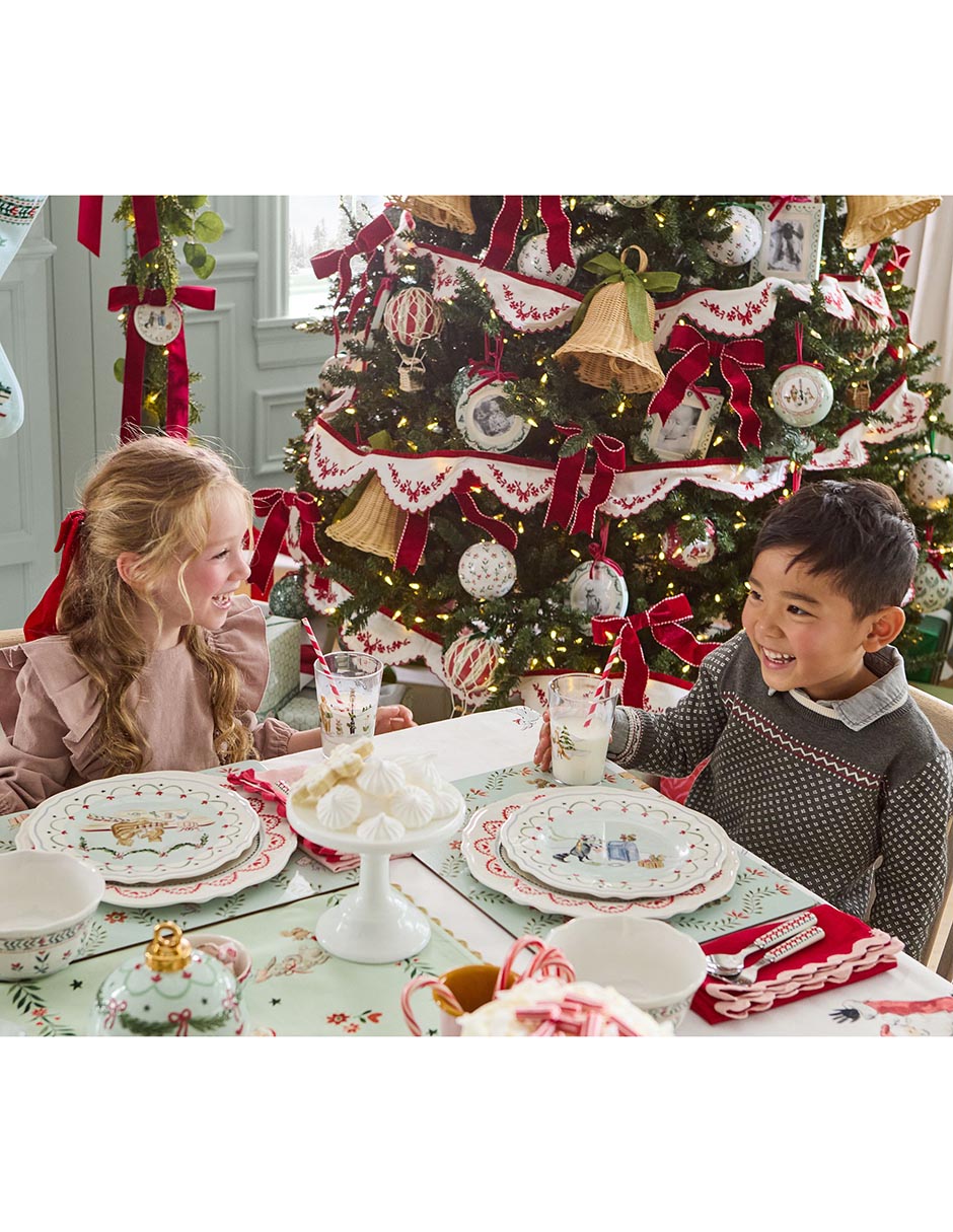 Plato navideño Riley Sheehey de melamina 4